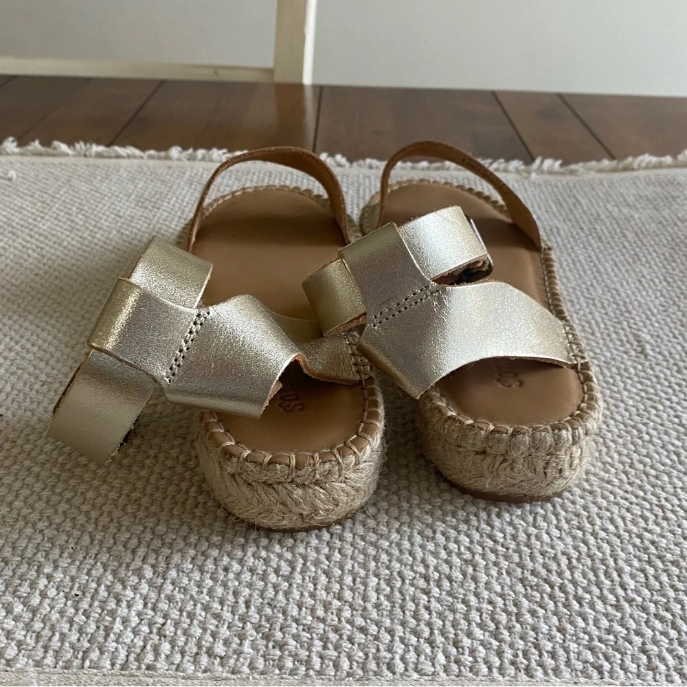 NWOT SOLUDOS Cadiz Gold Metallic Leather Platform Sandals, Ankle Strap, Size 8.5